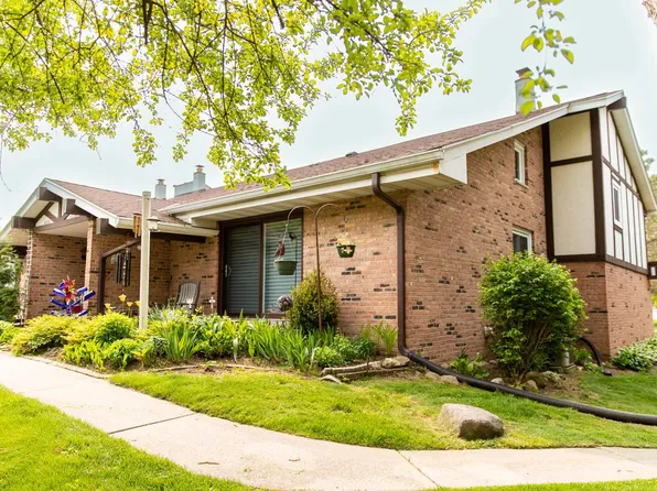 N17W5384 Garfield STREET, Cedarburg, WI 53012