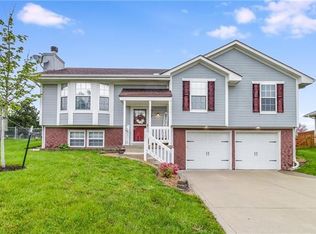 517 S Huntsman Blvd, Raymore, MO 64083