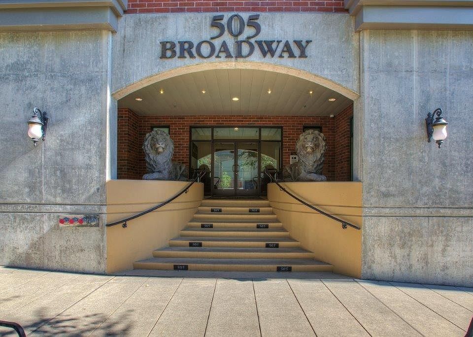 1st image of 505 Broadway Ave #902
