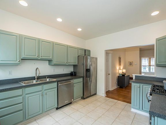 3rd image of 41 Walton St