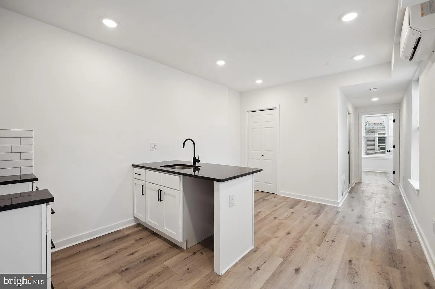 1 bed, 1000 sqft, $1,250 — Photo 4