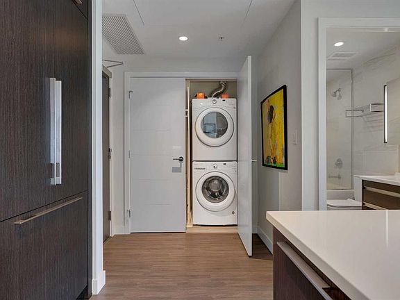 5th image of 930 W 16th Ave SW #1408