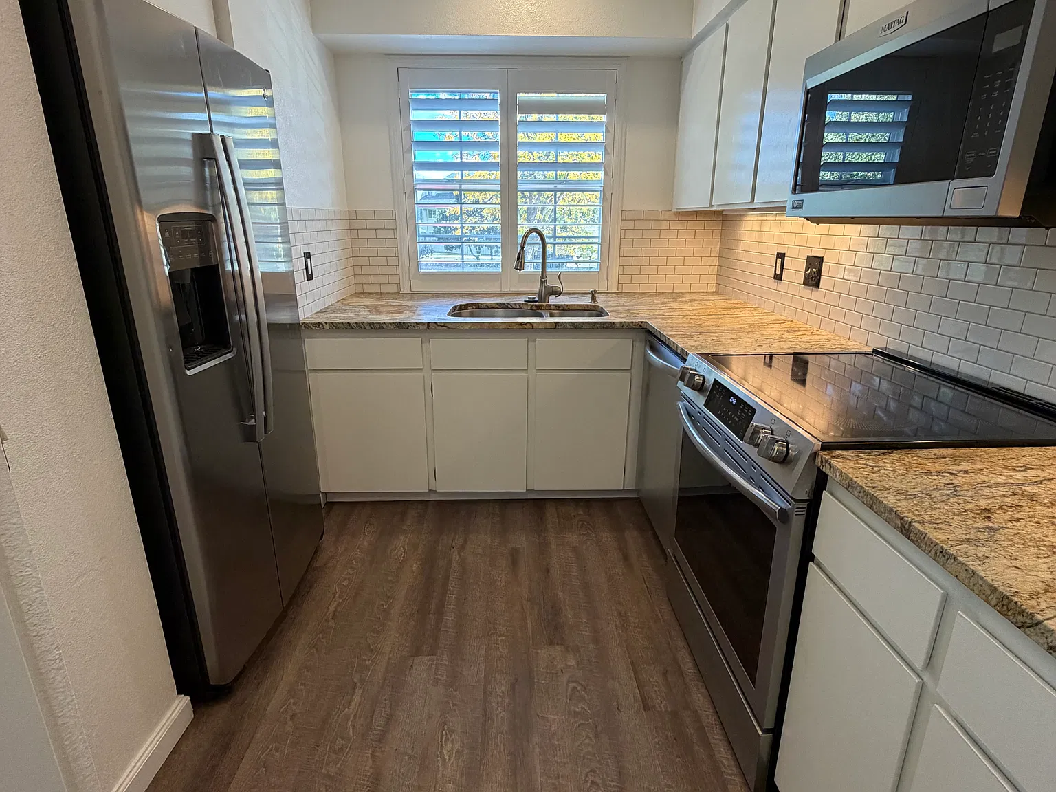 2 bed, 1.5 bath, 972 sqft, $2,450 — Photo 4