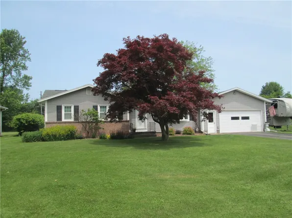 4 Phyllis Ln, Rochester, NY 14624