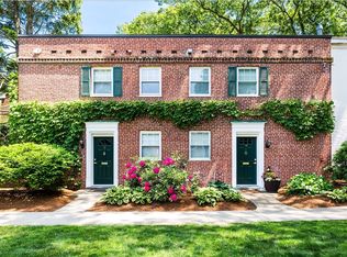 97 Gerry Rd #97, Chestnut Hill, MA 02467