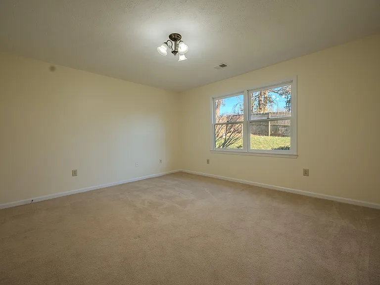2504 Ashbrooke Dr — Photo 10