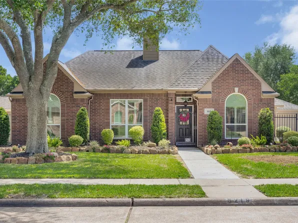 5219 Baywood Dr, Pasadena, TX 77505