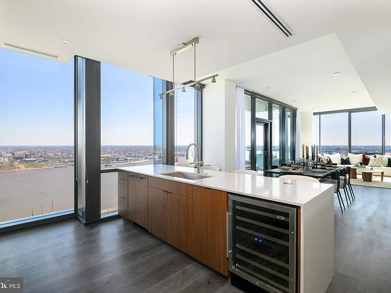 1-5 Dock St #Penthouse 2904 — Photo 10