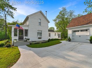 258 Franklin St, Holly, MI 48442