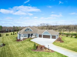 S2W33662 Rustic Ct, Oconomowoc, WI 53066