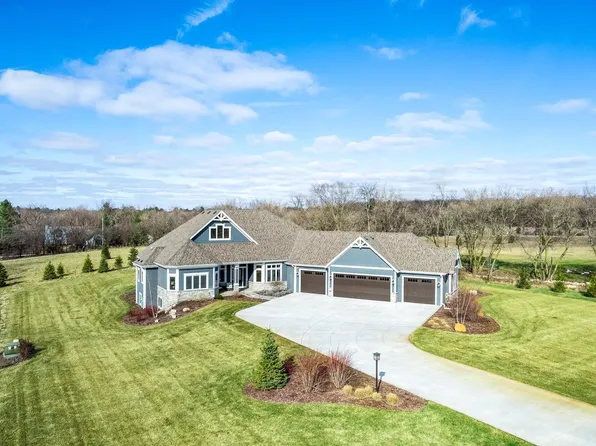 S2W33662 Rustic COURT, Oconomowoc, WI 53066