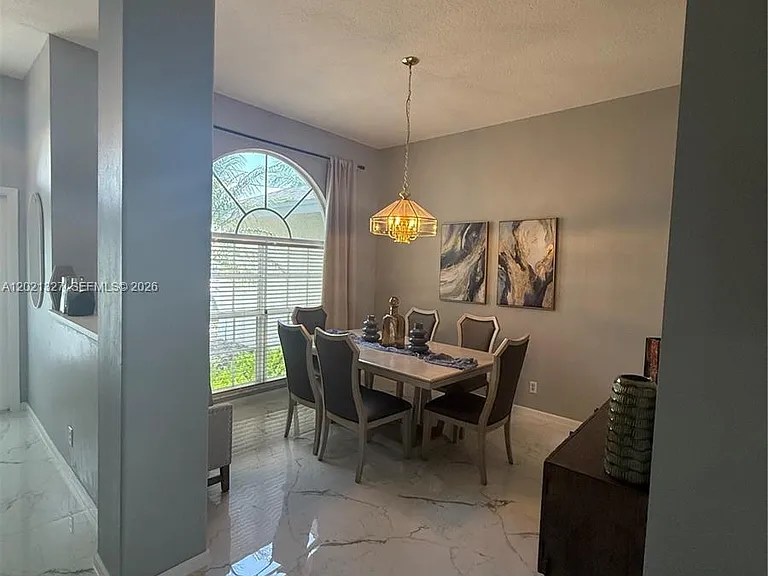 5711 NW Zenith Dr — Photo 4