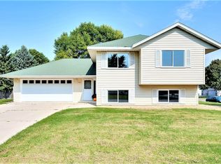 990 22nd St SE, Owatonna, MN 55060