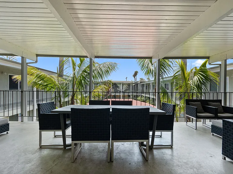The Tahitian Apartments — Photo 13