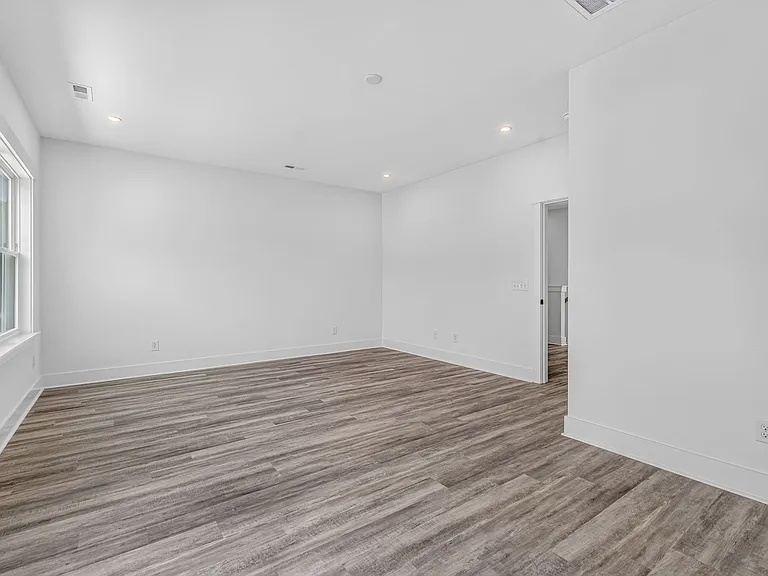 405 Oak Hammock Ct — Photo 36