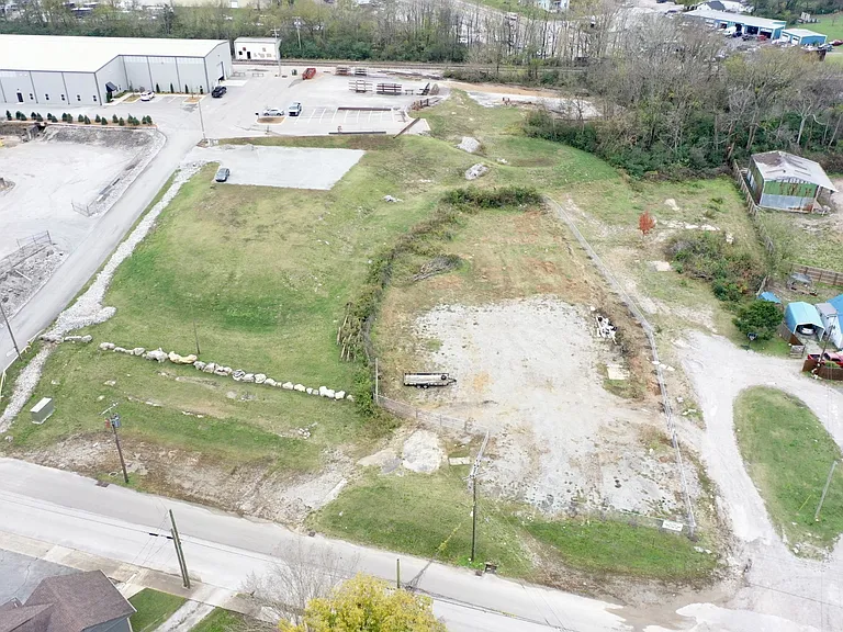 200 Cemetery Ave — Photo 3