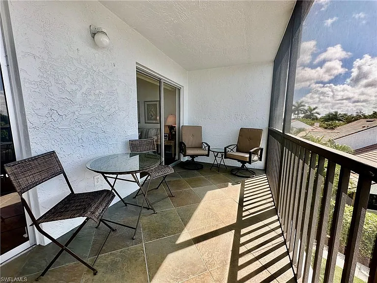 555 Park Shore Dr #B-403 — Photo 35
