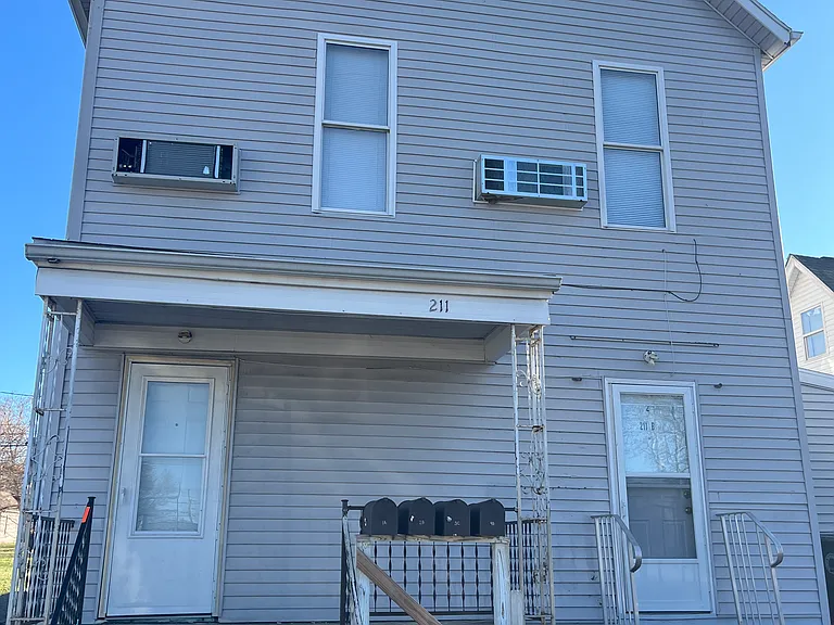 211 E North St #3C — Photo 1