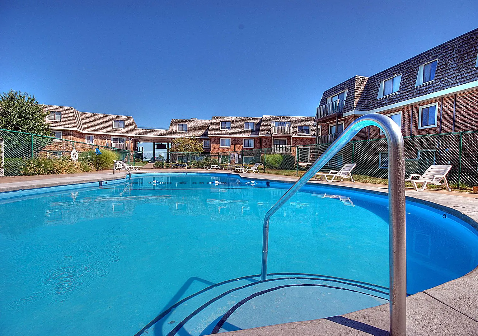 Superior Place Apartments — Photo 4