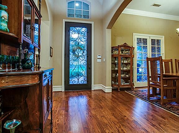 3rd image of 2304 Highgate Dr