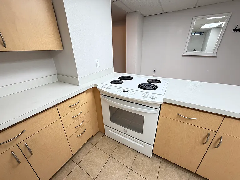 323 N Leroux St #C — Photo 8