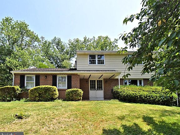 3rd image of 1200 N Manor Rd