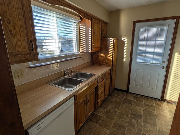 2nd image of 16A NW Lakeview Blvd