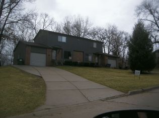 231 Summit Rdg, White Lake, MI 48386