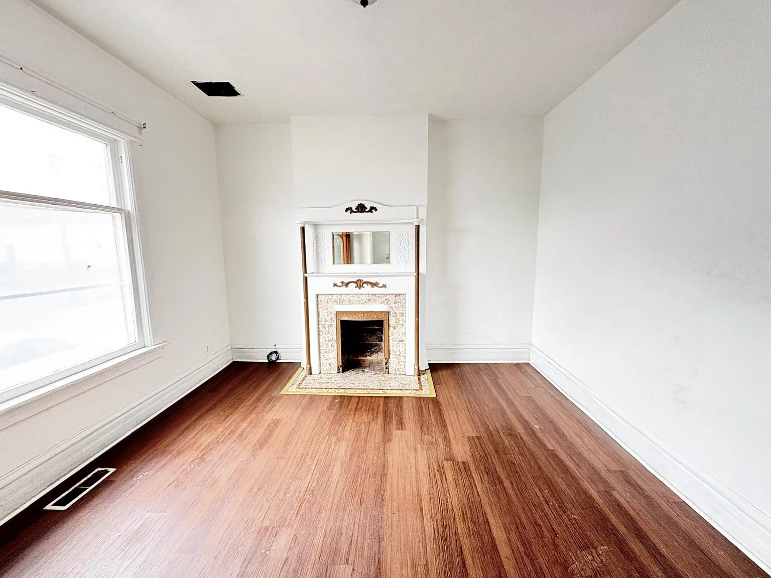 3 bed, 1.5 bath, 1269 sqft, $1,075 — Photo 2