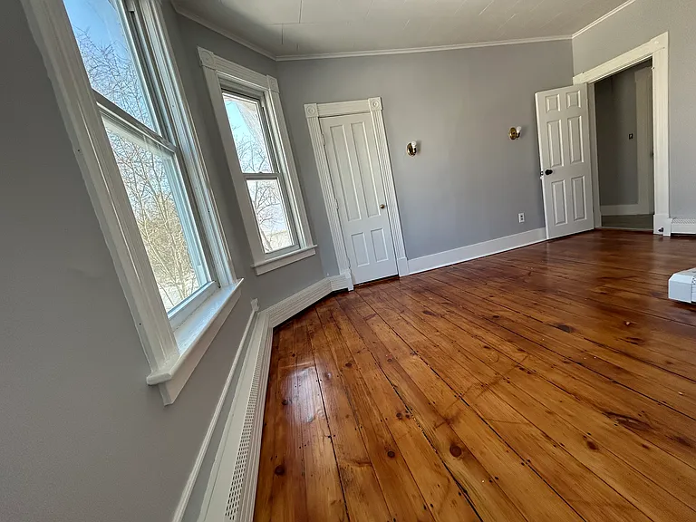 201 Roxbury St #2R — Photo 8