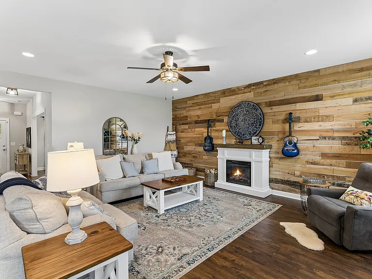 1010 Vanguard Dr — Photo 9