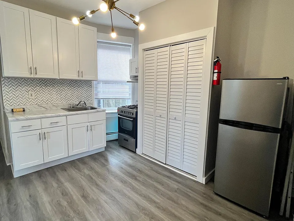 488 Kennedy Blvd #8