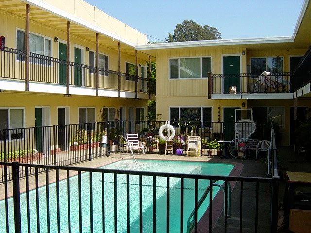 1st image of 1052 Redwood Hwy APT 215
