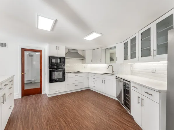 299 Pavonia Avenue image 11 of 43