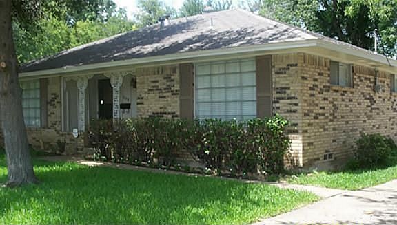 3rd image of 419 Shorewood Dr