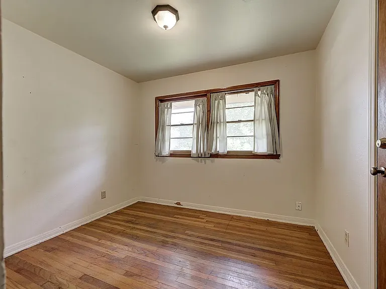 1306 McKinley Ave — Photo 10