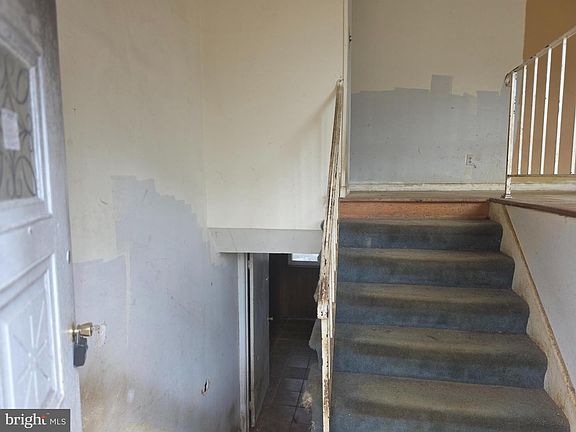 5th image of 391 Hilltop Ln