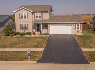 706 E Hewitt St, Forreston, IL 61030