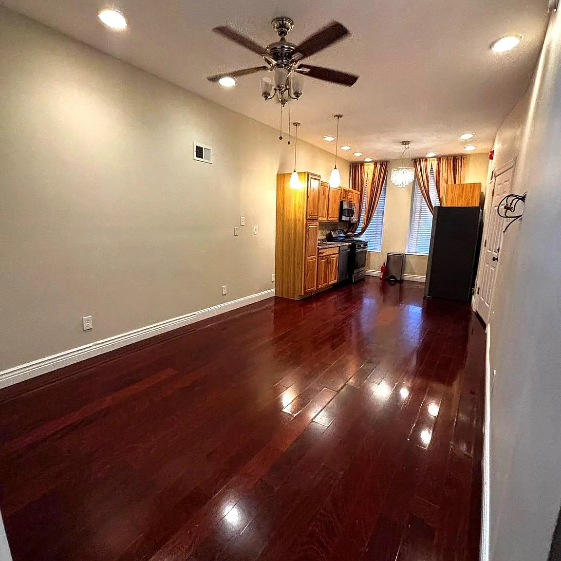 3111 W Montgomery Ave — Photo 2
