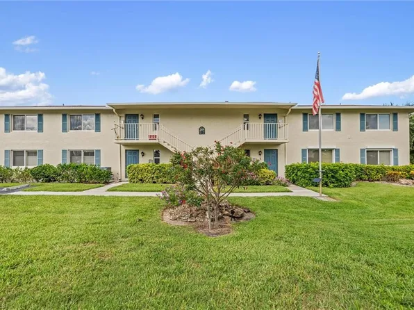 249 Memory LN #4, NAPLES, FL 34112