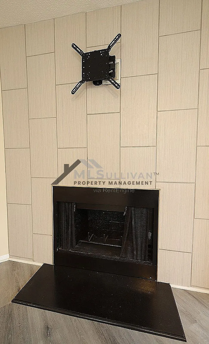 2 bed, 2.0 bath, 830 sqft, $1,350 — Photo 3