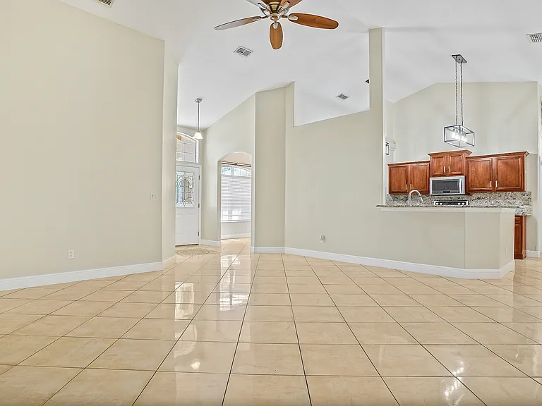 774 Princeton Dr — Photo 10