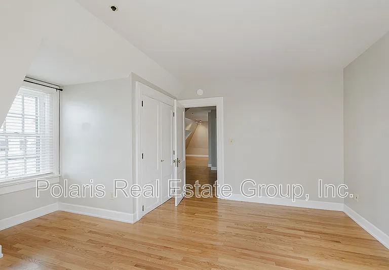 101 E 14th St #3 — Photo 21
