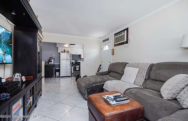1st image of 44 Oliver Pl #1