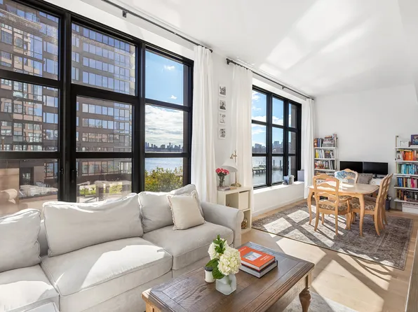 29 Huron Street image 1 of 18