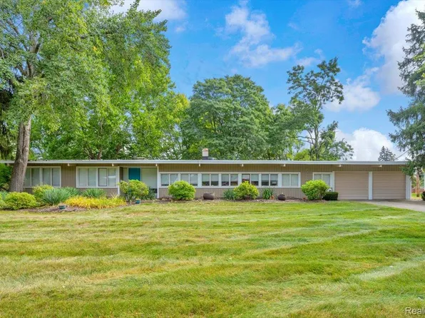 30560 Northgate Dr, Southfield, MI 48076