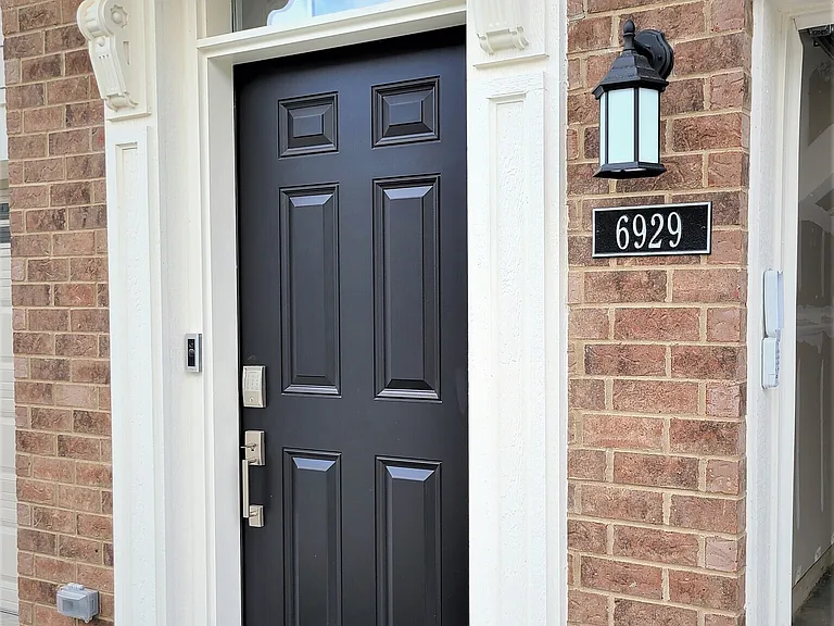 6929 Adalene Ln — Photo 2
