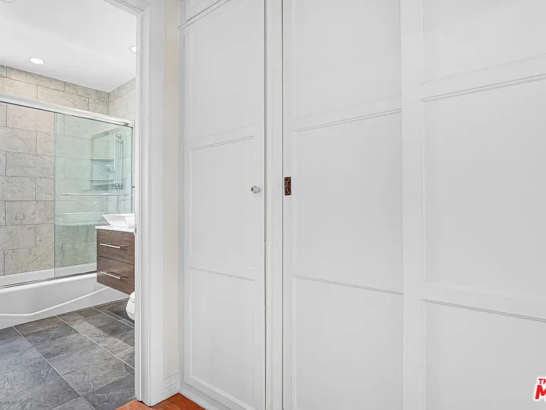 1219 N Crescent Heights Blvd #C — Photo 11
