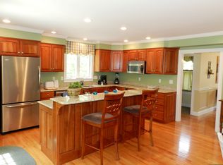1 Great Gate Dr, Hampton, NH 03842
