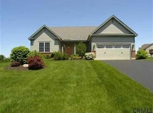 6 Bedford Cir, Mechanicville, NY 12118